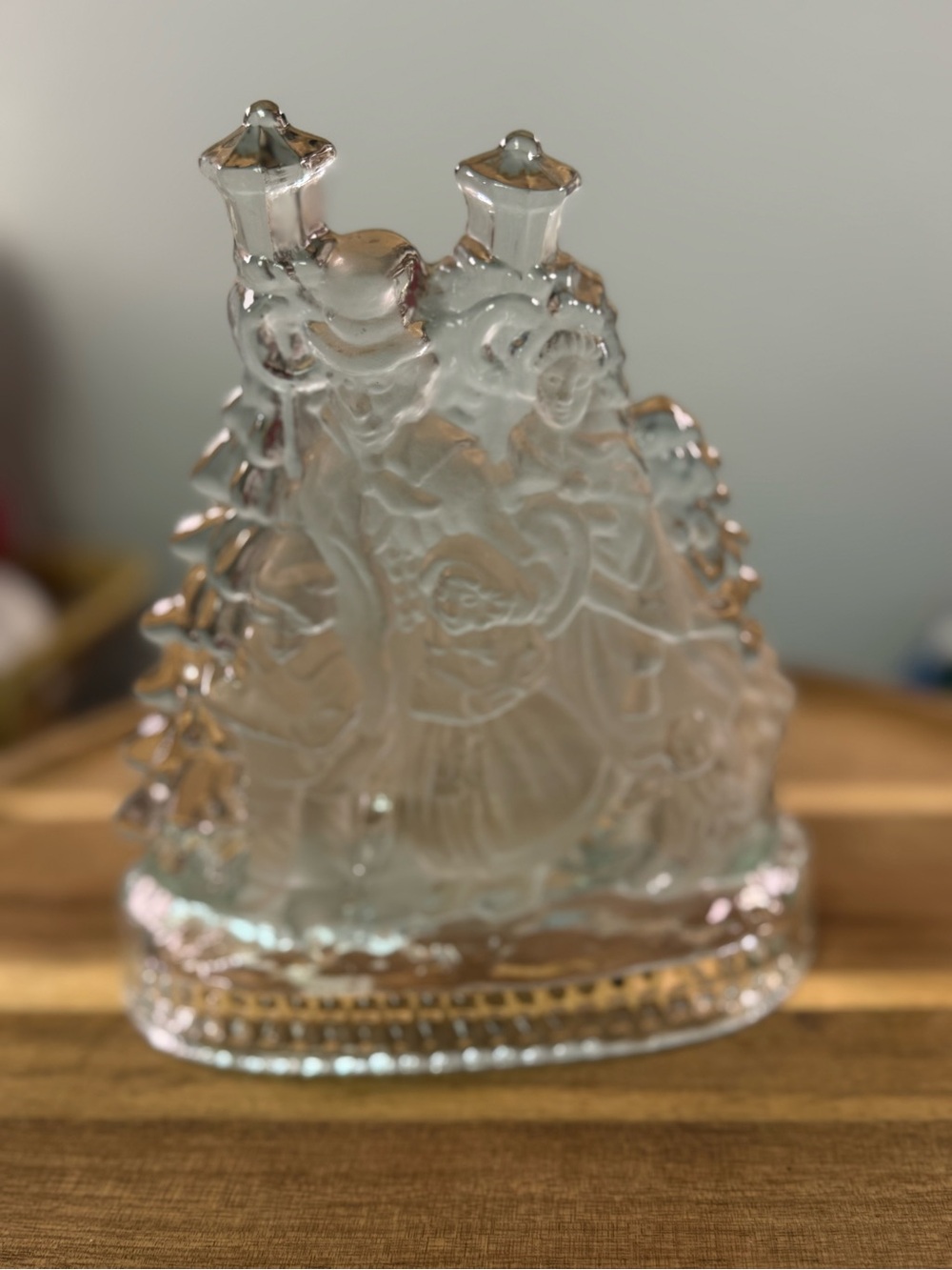 Frosted Clear Glass Holiday Christmas Carolers Figural Candle Holder -